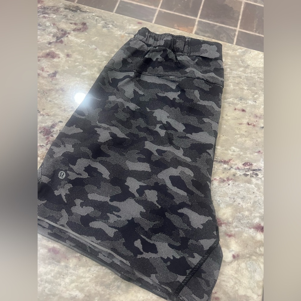 Lululemon men’s shorts. Size large. Worn a few times but great condition.
